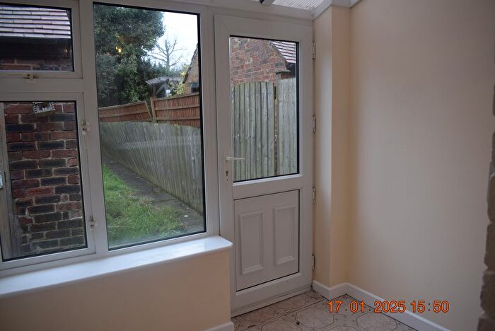 2 Bedroom End Of Terrace House To Rent In Castle Road, Nuneaton, CV10