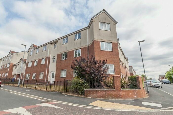 2 Bedroom Flat To Rent In Blueberry Avenue, Manchester, M40
