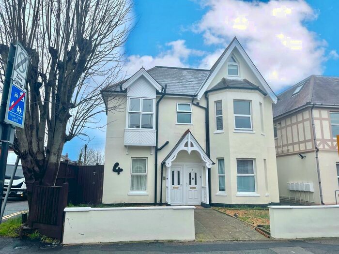 2 Bedroom Apartment To Rent In Parkwood Road, BH5