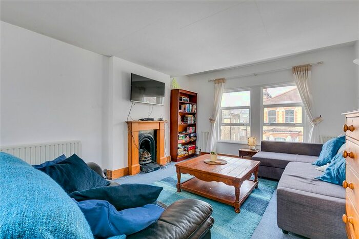 2 Bedroom Flat To Rent In Tregothnan Road, London, SW9