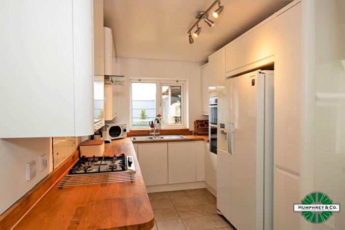 2 Bedroom Terraced House To Rent In Brighton Road, South Croydon, CR2