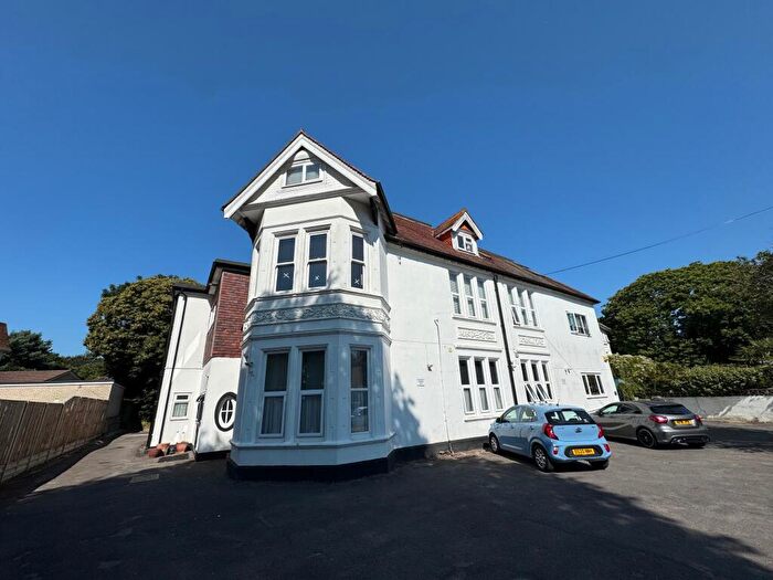 1 Bedroom Flat To Rent In Hollybush House, Bournemouth, BH5