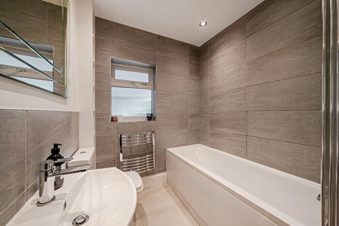 2 Bedroom Flat For Sale In Eastdown Park, Hither Green, London, SE13