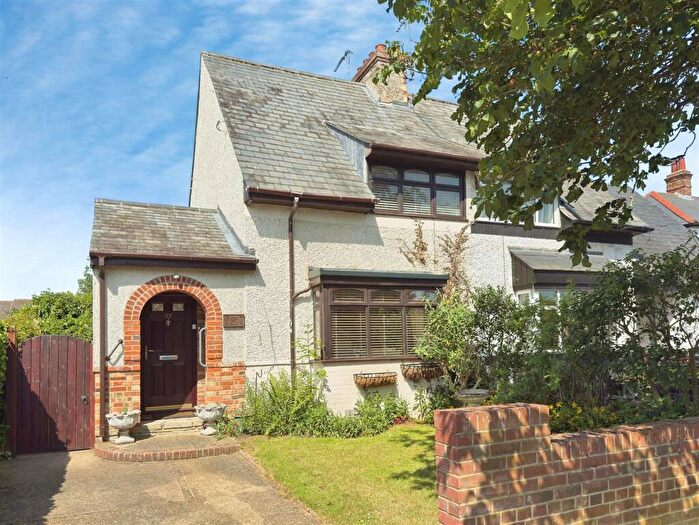 3 Bedroom Semi-Detached House For Sale In Chestnut Avenue, Oulton Broad, Lowestoft, Suffolk, NR32