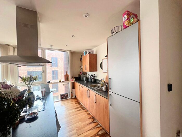 2 Bedroom Apartment To Rent In The Glasshouse, B16