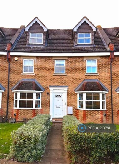 5 Bedroom Terraced House To Rent In Pembroke Avenue, Pinner, HA5