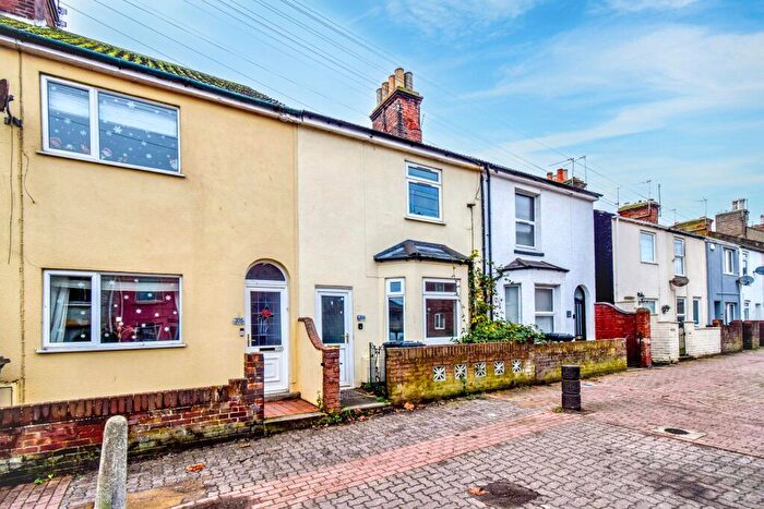 3 Bedroom Semi Detached House For Sale In Raglan Street, Suffolk, NR32