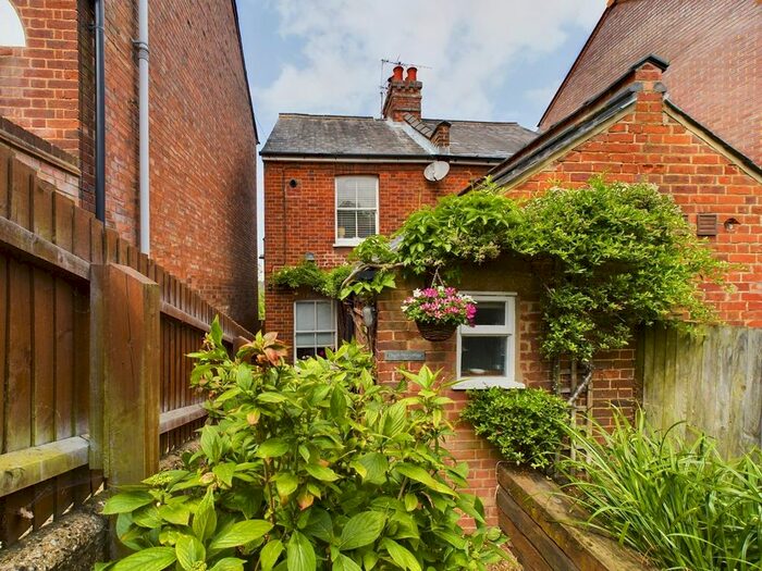 2 Bedroom Semi-Detached House For Sale In Storehouse Lane, Hitchin, SG4