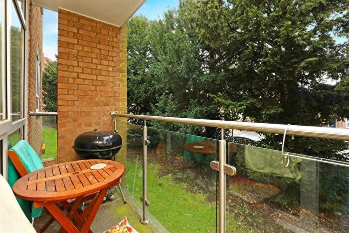 2 Bedroom Flat To Rent In Berkeley Court, Cherrywood Drive, SW15