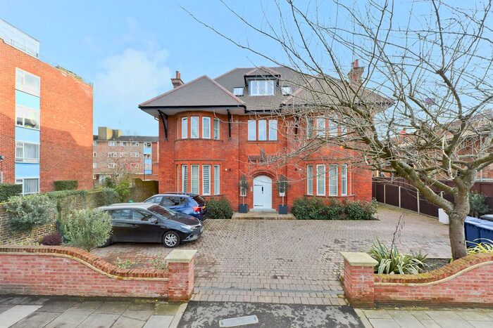 2 Bedroom Flat To Rent In Elm Avenue, London, W5