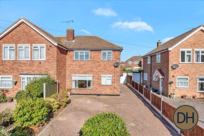 3 Bedroom Semi-Detached House For Sale In Helford Way, Upminster, Essex, RM14