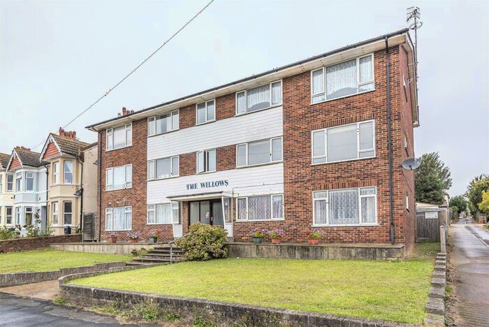 2 Bedroom Flat To Rent In Chichester Road, Seaford, BN25