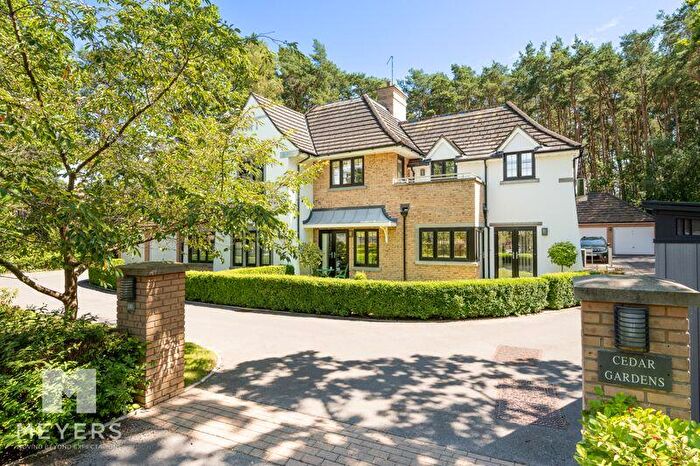 2 Bedroom Apartment For Sale In Cedar Gardens, Lions Lane, Ashley Heath, BH24