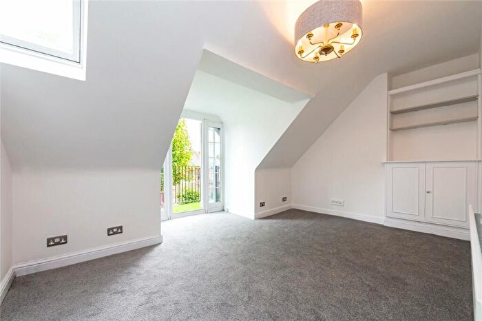 1 Bedroom Flat To Rent In Walm Lane, Willesden Green, NW2