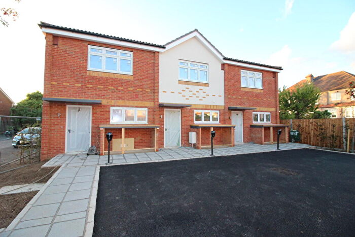 2 Bedroom End Of Terrace House For Sale In Trent Way, Worcester Park, KT4