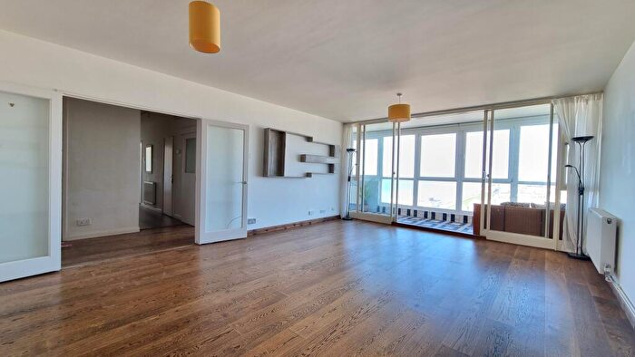 2 Bedroom Apartment To Rent In Sussex Heights, Brighton, BN1