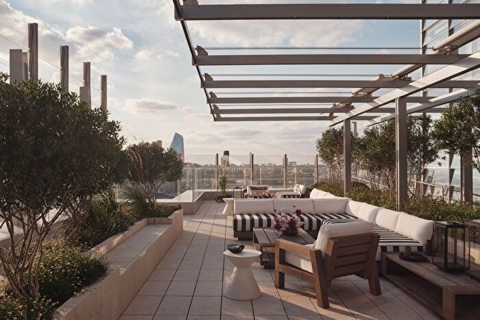 3 Bedroom Flat To Rent In Shard Place, London Bridge Street, SE1