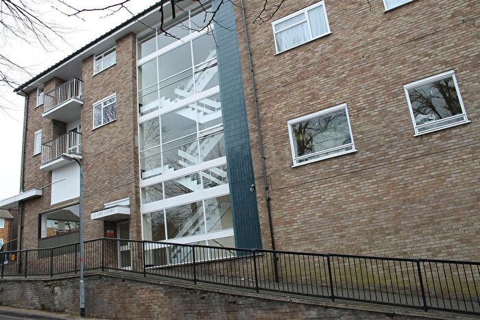1 Bedroom Studio For Sale In High Road, Bushey Heath, Bushey, WD23