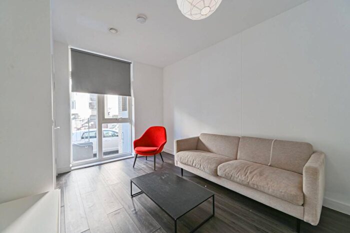 3 Bedroom Flat To Rent In Batavia Road, New Cross, London, SE14