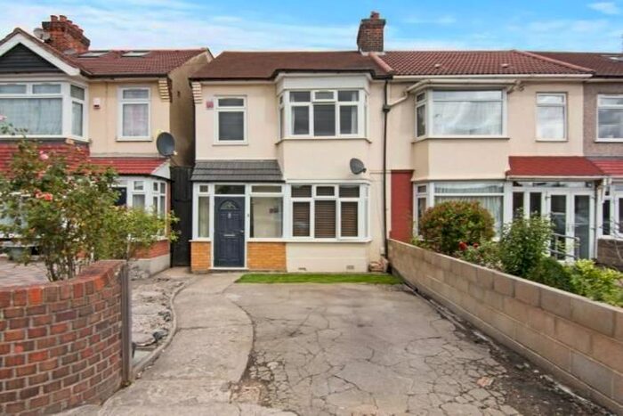 5 Bedroom Property To Rent In Newham Way, London, E6