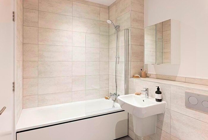 2 Bedroom Apartment To Rent In Flat, The Almere, Avebury Boulevard, Milton Keynes, Buckinghamshire, MK9