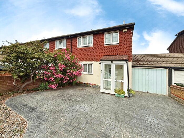3 Bedroom Semi-Detached House For Sale In Epstein Road, London, SE28