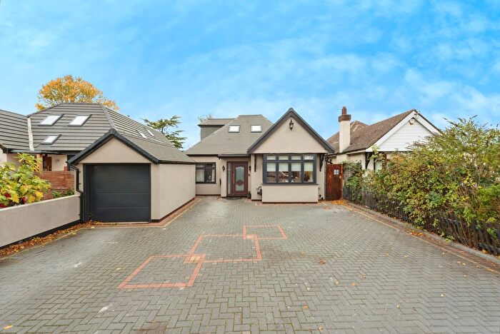 6 Bedroom Detached House For Sale In Salisbury Road, Worcester Park, Surrey, KT4