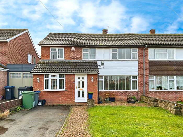 4 Bedroom Semi-Detached House For Sale In Hawkeridge Park, Westbury, BA13