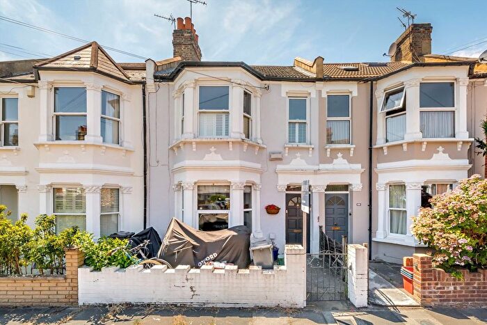 1 Bedroom Flat To Rent In Eastbury Grove, Chiswick, W4