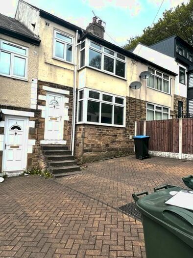 3 Bedroom Terraced House To Rent In Gledhill Road, Bradford, BD3