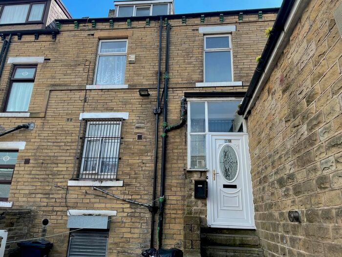 4 Bedroom Terraced House To Rent In Clive Place, Bradford, West Yorkshire, BD7