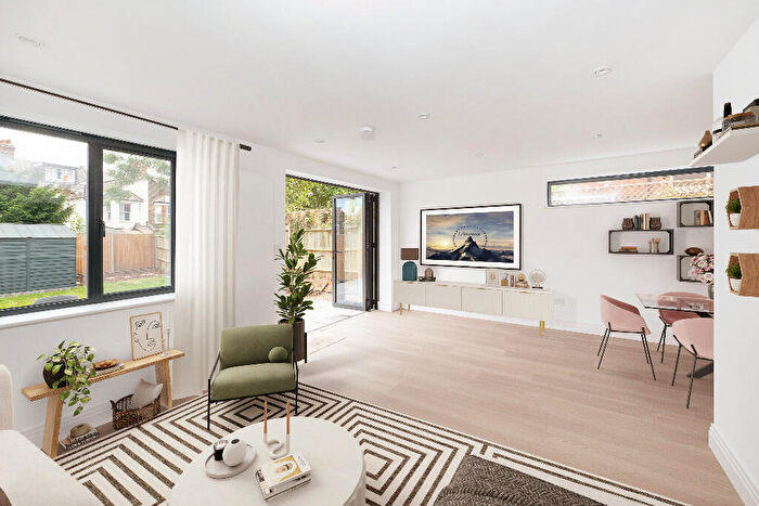 2 Bedroom Flat For Sale In Harlesden Gardens, London, NW10