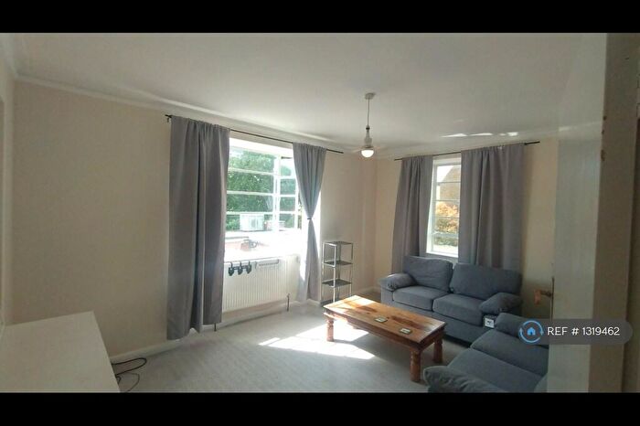 2 Bedroom Flat To Rent In Nightingale Lane, London, SW12