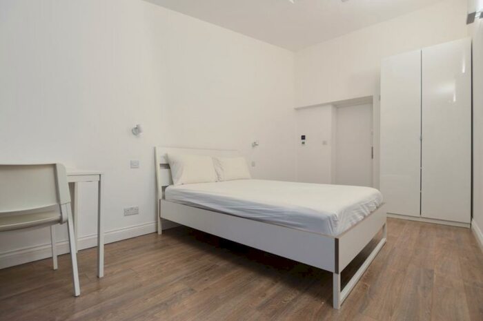 Apartment To Rent In Woodland Way, Mill Hill, NW7