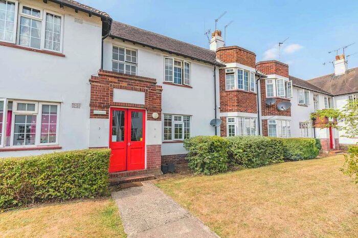 2 Bedroom Flat To Rent In Buckfield Court, Bathurst Walk, Richings Park, SL0