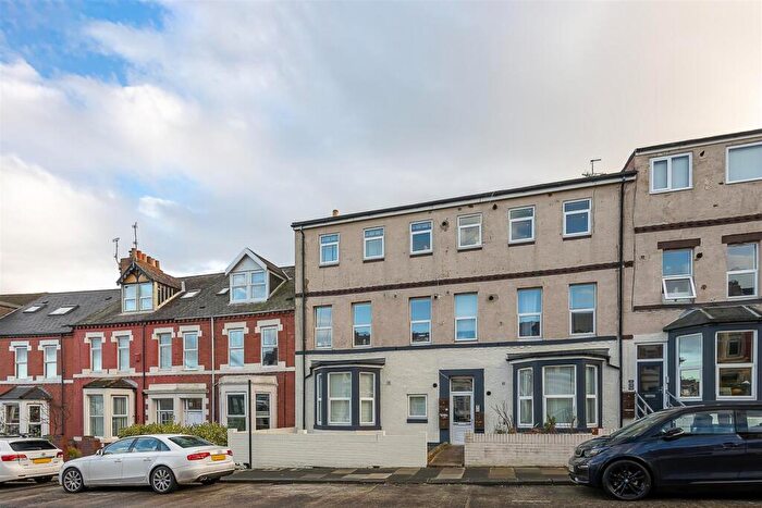2 Bedroom Flat For Sale In North Parade, Whitley Bay, NE26