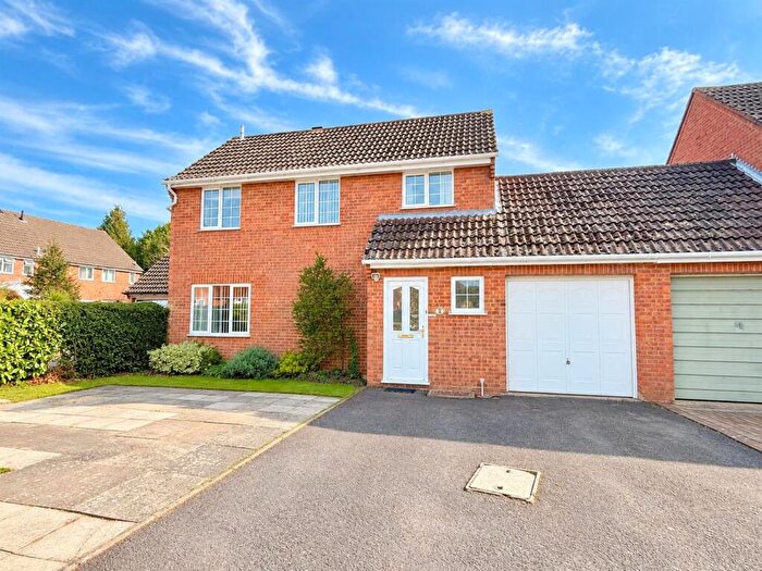 3 Bedroom Link Detached House For Sale In Holmgrove, Titchfield Common, PO14