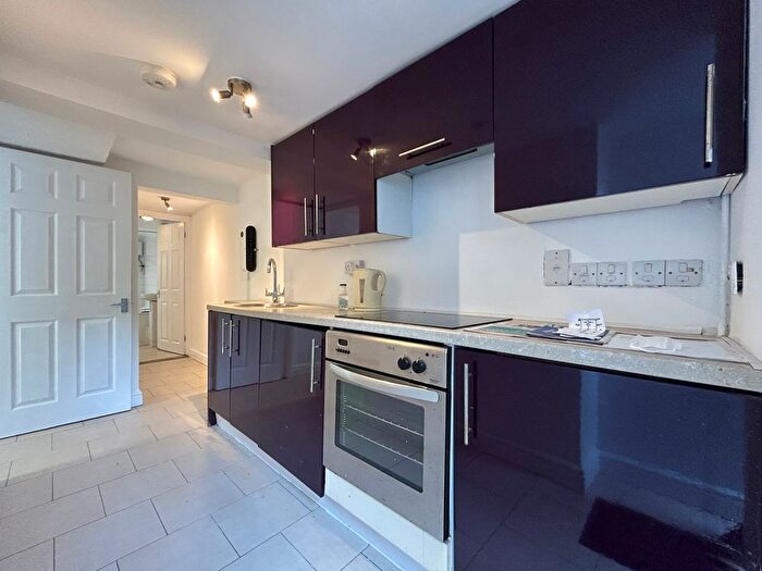 1 Bedroom Flat To Rent In Castle Hill, Reading, Berkshire, RG1