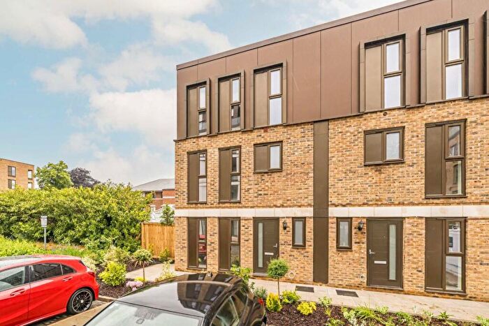 4 Bedroom House For Sale In Walton Court Gardens, Weybridge, KT12