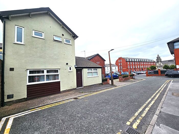 2 Bedroom Flat To Rent In Xylon House, Stockport, SK3