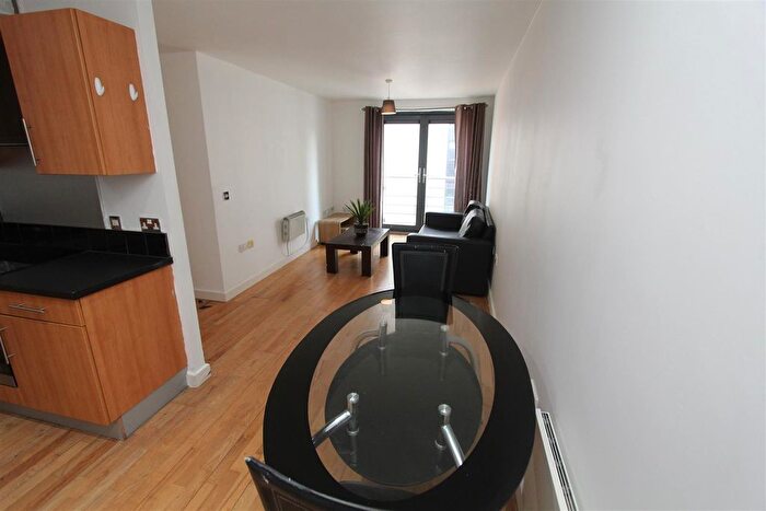 2 Bedroom Flat To Rent In Waterloo Apartments, Brewery Wharf, LS10