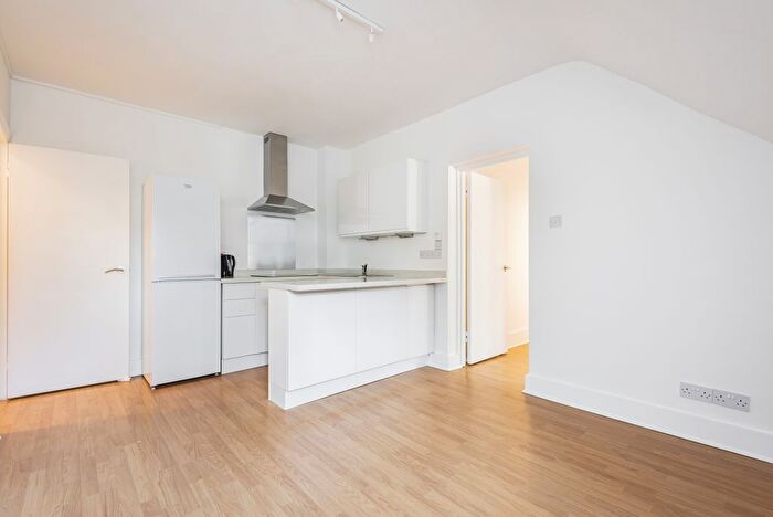 2 Bedroom Flat To Rent In Harold Road, London, SE19