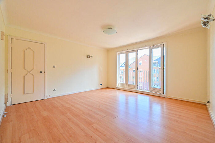 1 Bedroom Flat For Sale In Aphrodite Court, Isle Of Dogs, London, E14