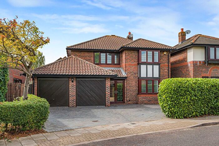 4 Bedroom Detached House For Sale In Larch Grove, Sidcup, DA15