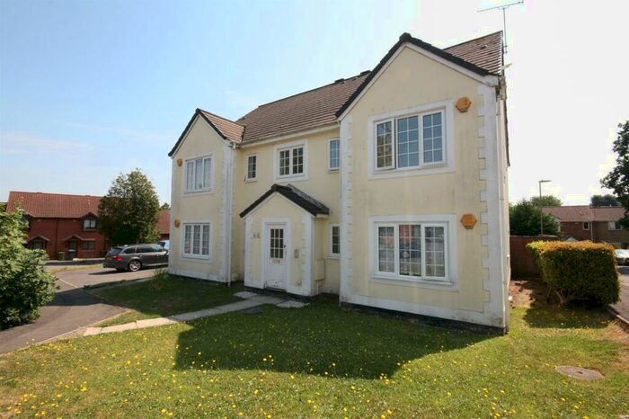 2 Bedroom Apartment To Rent In Clover Way, Hedge End, Southampton, SO30
