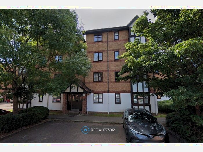 2 Bedroom Flat To Rent In Frobisher Road, Erith, DA8