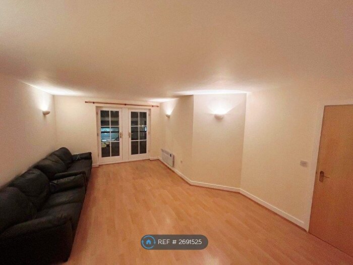 2 Bedroom Flat To Rent In Stockwell Road, London, SW9