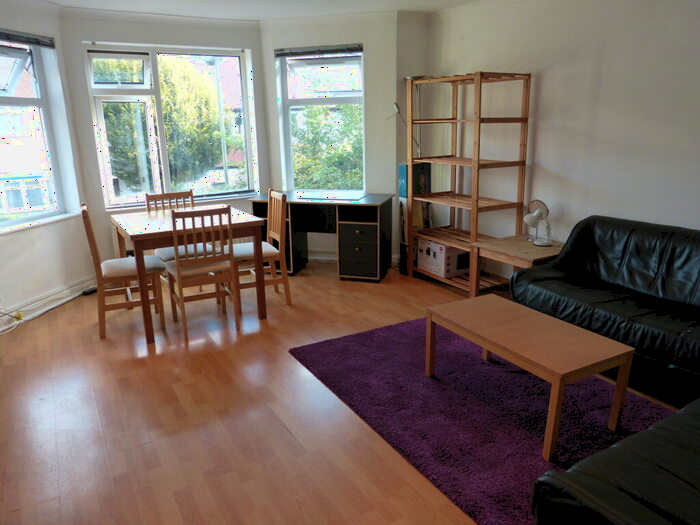 3 Bedroom Apartment To Rent In St Johns Road, London, NW11