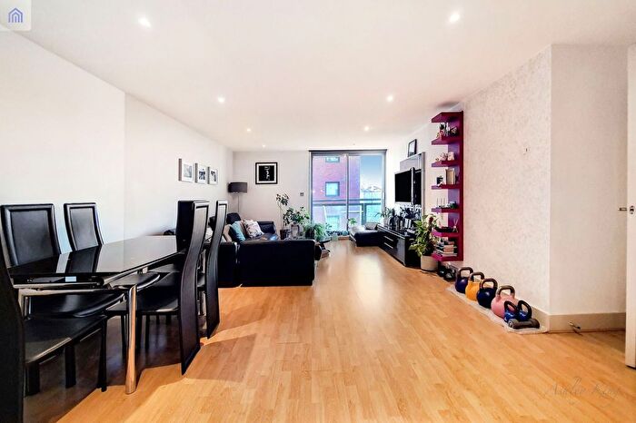 2 Bedroom Flat For Sale In Crews Street, London, E14