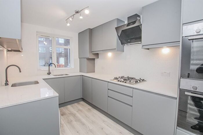 4 Bedroom End Of Terrace House To Rent In Linksway, Hendon, NW4